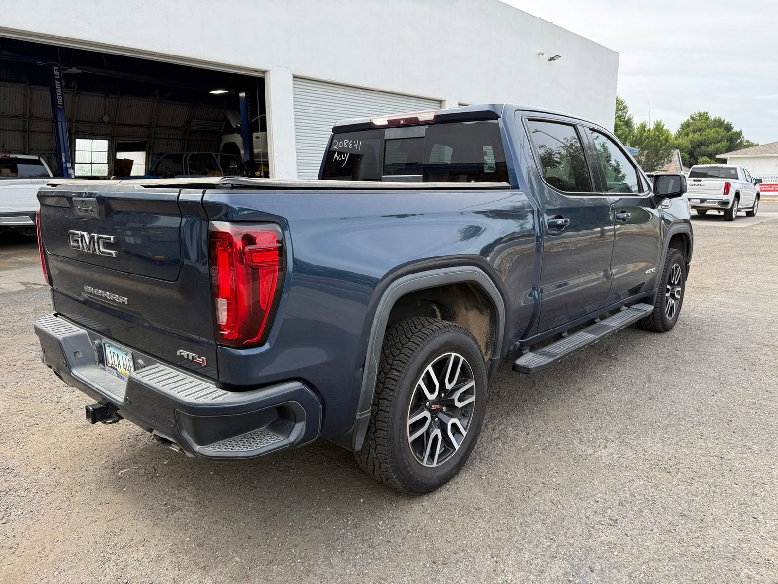gmc sierra 1500 2019 3GTP9EEL9KG208641 image